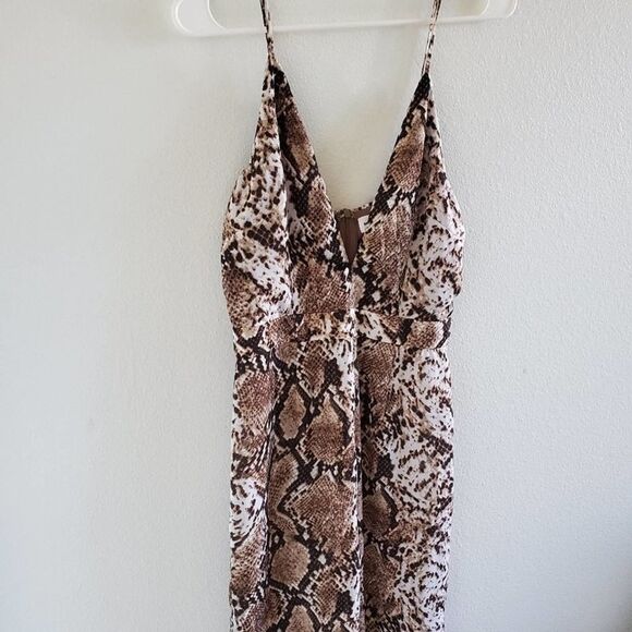 𝅺SUPERDOWN  Snake Print Wide Leg V Neck Jumpsuit Size Small - Picture 5 of 8